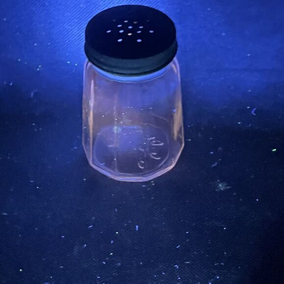 Vintage G. C. Co Paneled Clear Glass Black Metal Lid Salt & Pepper Shaker-UV - Picture 4 of 15